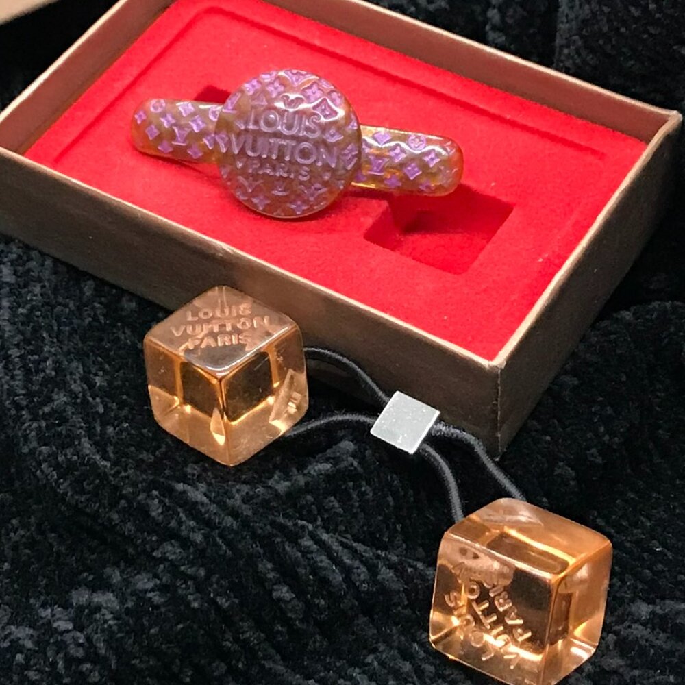 Louis Vuitton Vintage Coral Resin Hair Cube Pony & Bonus Barrette - Picture 13 of 16